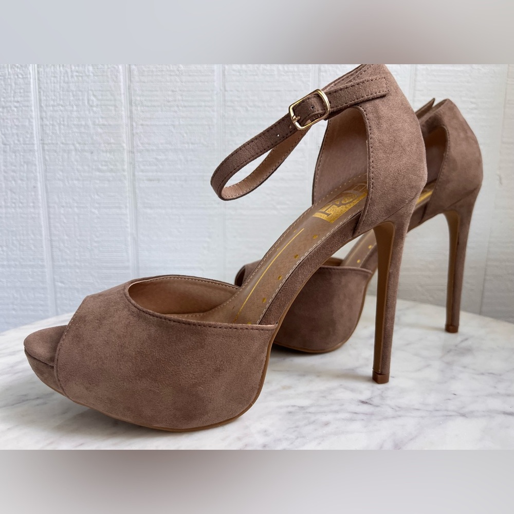 HRH Womens Platform Stiletto Heel NWOB